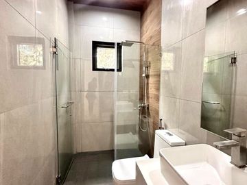 5 Bedrooms Newly built Modern House for sale in Tagaytay