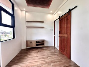 5 Bedrooms Newly built Modern House for sale in Tagaytay