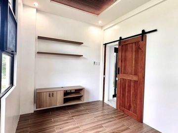5 Bedrooms Newly built Modern House for sale in Tagaytay
