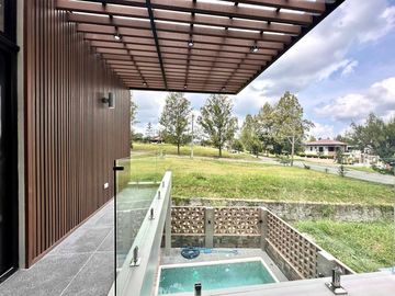 5 Bedrooms Newly built Modern House for sale in Tagaytay