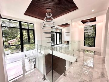 5 Bedrooms Newly built Modern House for sale in Tagaytay