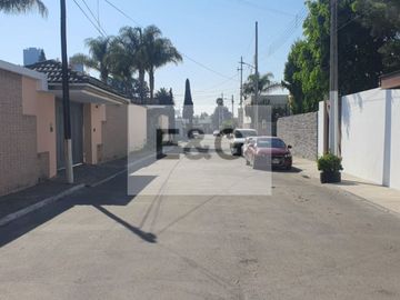 Terreno de Inversión en Venta en CIPRESES DE ZAVALETA