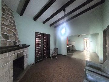 VA. DOMINGUEZ - CASA A RESTAURAR EN LOTE (NO PH) DE 596m2.
