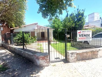 VA. DOMINGUEZ - CASA A RESTAURAR EN LOTE (NO PH) DE 596m2.