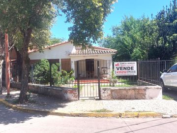 VA. DOMINGUEZ - CASA A RESTAURAR EN LOTE (NO PH) DE 596m2.