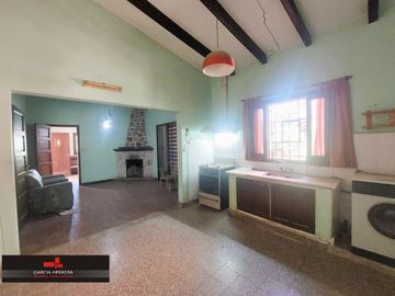 VA. DOMINGUEZ - CASA A RESTAURAR EN LOTE (NO PH) DE 596m2.