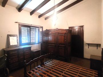 VA. DOMINGUEZ - CASA A RESTAURAR EN LOTE (NO PH) DE 596m2.