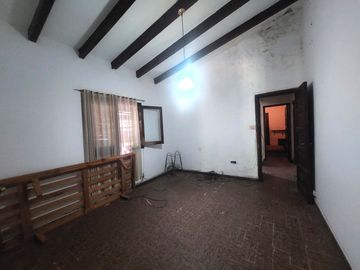 VA. DOMINGUEZ - CASA A RESTAURAR EN LOTE (NO PH) DE 596m2.
