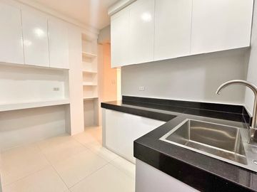 Brand new 4 bedrooms Modern House for sale in Bf Homes