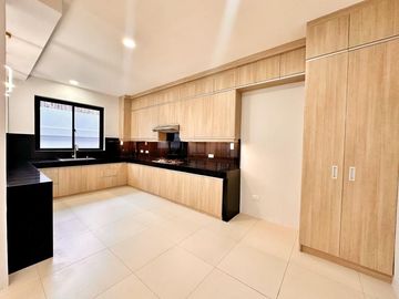 Brand new 4 bedrooms Modern House for sale in Bf Homes