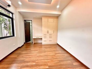 Brand new 4 bedrooms Modern House for sale in Bf Homes