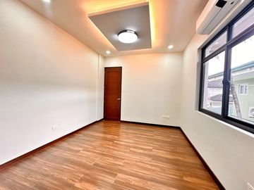 Brand new 4 bedrooms Modern House for sale in Bf Homes
