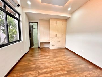 Brand new 4 bedrooms Modern House for sale in Bf Homes