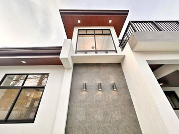 Brand new 4 bedrooms Modern House for sale in Bf Homes