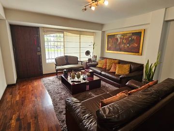VENDO DEPARTAMENTO 1ER PISO 183M2 – SAN BORJA NORTE