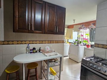 VENDO DEPARTAMENTO 1ER PISO 183M2 – SAN BORJA NORTE
