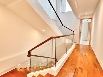 Three-storey Modern Stunning House in Bf Homes