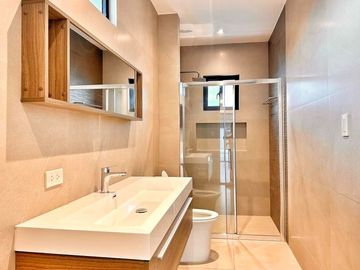 Three-storey Modern Stunning House in Bf Homes