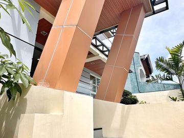 Well Maintain Multi level House and Lot for sale in Bf Homes phase 2