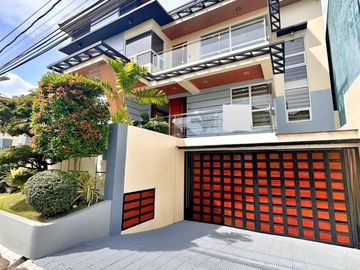 Well Maintain Multi level House and Lot for sale in Bf Homes phase 2