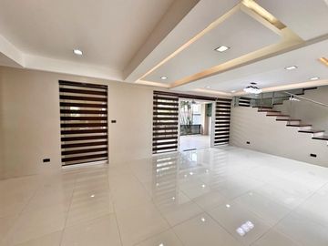 Well Maintain Multi level House and Lot for sale in Bf Homes phase 2