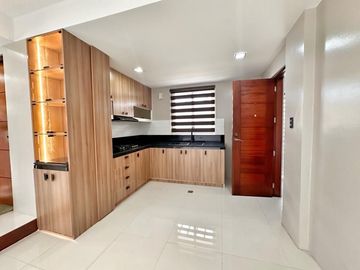 Well Maintain Multi level House and Lot for sale in Bf Homes phase 2