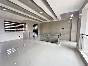 Well Maintain Multi level House and Lot for sale in Bf Homes phase 2