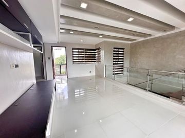 Well Maintain Multi level House and Lot for sale in Bf Homes phase 2