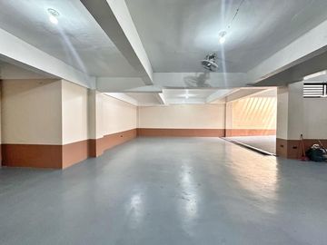 Well Maintain Multi level House and Lot for sale in Bf Homes phase 2