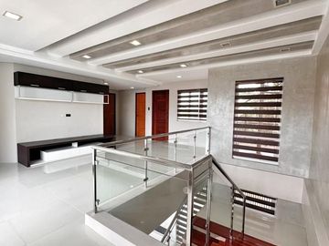 Well Maintain Multi level House and Lot for sale in Bf Homes phase 2