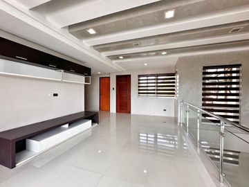 Well Maintain Multi level House and Lot for sale in Bf Homes phase 2