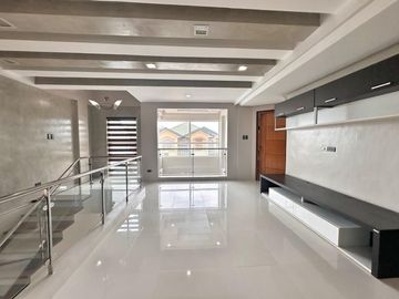Well Maintain Multi level House and Lot for sale in Bf Homes phase 2