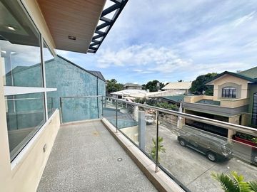 Well Maintain Multi level House and Lot for sale in Bf Homes phase 2
