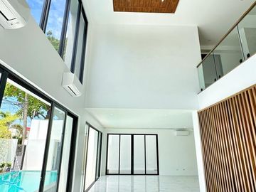 Massive Corner House with Swimming pool House for sale in Bf Homes