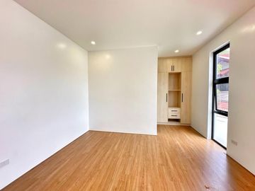 Massive Corner House with Swimming pool House for sale in Bf Homes