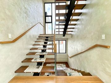 Massive Corner House with Swimming pool House for sale in Bf Homes