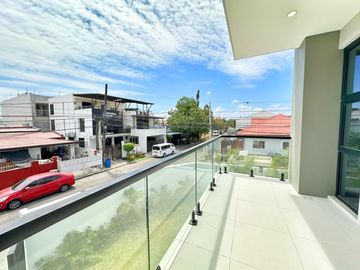 Massive Corner House with Swimming pool House for sale in Bf Homes