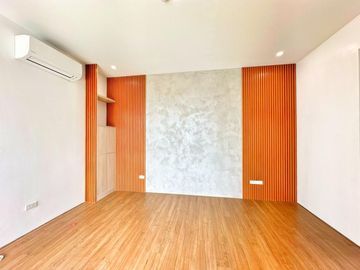 Massive Corner House with Swimming pool House for sale in Bf Homes