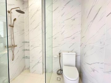 Massive Corner House with Swimming pool House for sale in Bf Homes