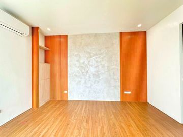 Massive Corner House with Swimming pool House for sale in Bf Homes