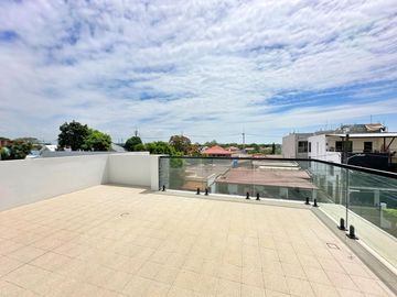 Massive Corner House with Swimming pool House for sale in Bf Homes