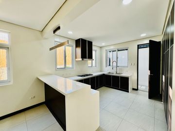Modern  Zen Design Single attached For sale in BF Homes