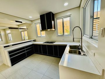 Modern  Zen Design Single attached For sale in BF Homes