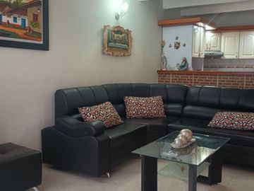 Se vende casa en el barrio Santa Monica