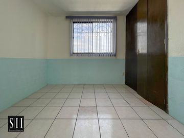 CASA EN RENTA, LOMAS DEL MARQUES, 3 RECAMARAS, ESTUDIO EN PB, 2 BAÑOS, UNA COCHERA TECHADA
