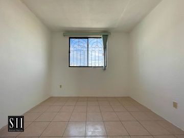 CASA EN RENTA, LOMAS DEL MARQUES, 3 RECAMARAS, ESTUDIO EN PB, 2 BAÑOS, UNA COCHERA TECHADA