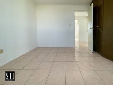 CASA EN RENTA, LOMAS DEL MARQUES, 3 RECAMARAS, ESTUDIO EN PB, 2 BAÑOS, UNA COCHERA TECHADA
