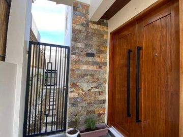 FOR SALE STUNNING MODERN 3 STOREY HOUSE IN SILANG CAVITE