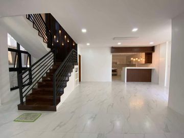 FOR SALE STUNNING MODERN 3 STOREY HOUSE IN SILANG CAVITE