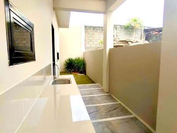 FOR SALE FURNISHED ELEGANT MODERN 3 STOREY HOUSE IN CAVITE